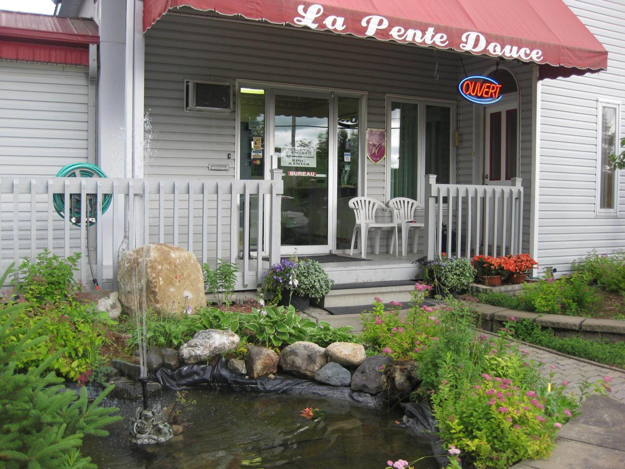 Motel De La Pente Douce Magog Exterior foto